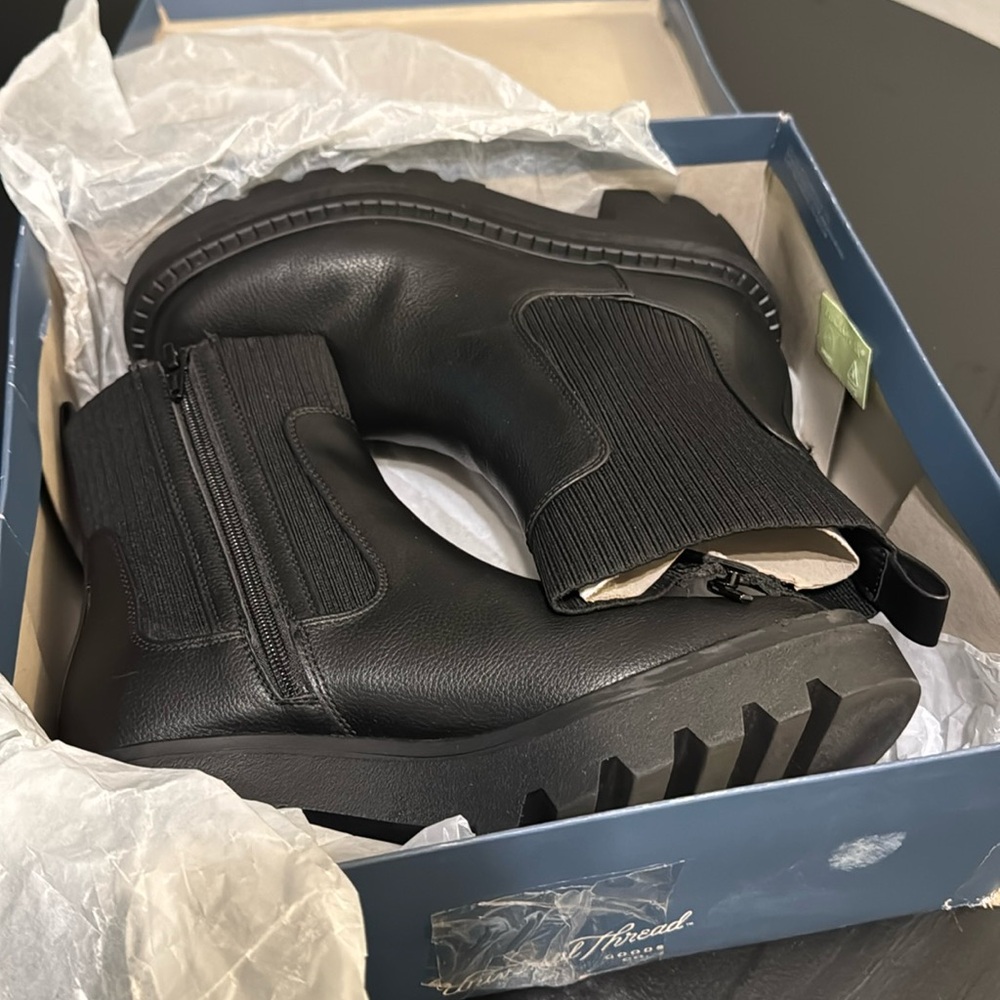 Universal Thread KYRIE Boots Black Memory Foam